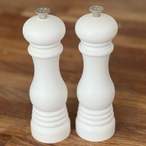 Le Creuset Matte Cotton White Salt & Pepper Mills